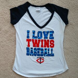 I Love Twins Baseball MLB Shirt Minnesota Holographic Chrome 5th & Ocean Medium